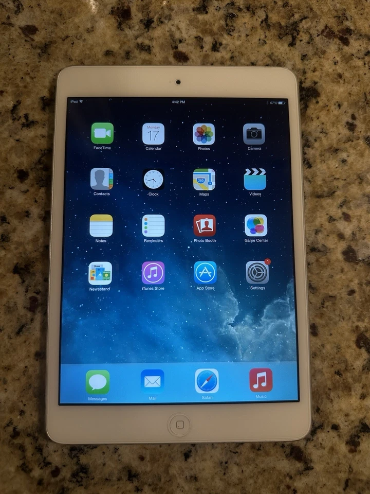 Apple iPad Mini 2 - 16GB - Silver - Wifi - Great Condition - IOS 7.0.4 - Image 2 of 4