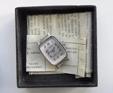 NOS Rare very small Chaika Womens First quartz watch Soviet USSR /box and manual