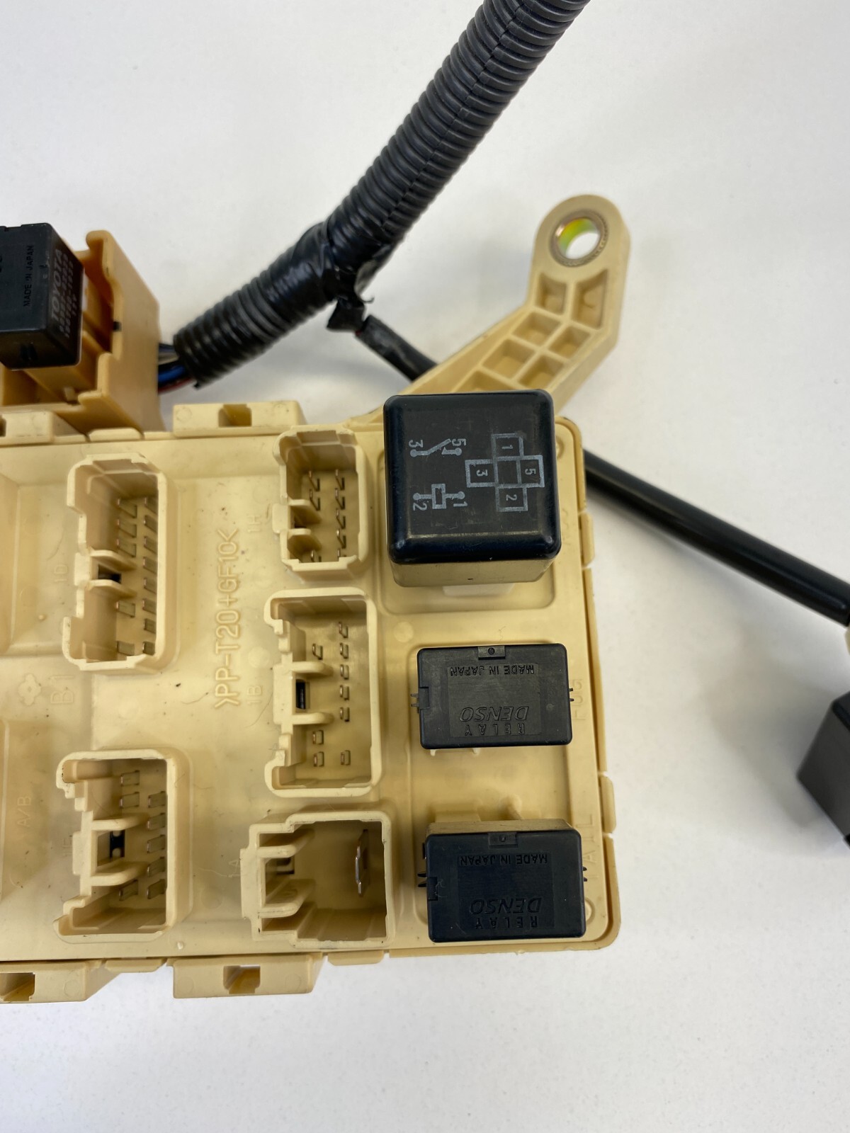 20012003 Lexus RX300 Fuse Box Relay Junction Block Inner Cabin Dash