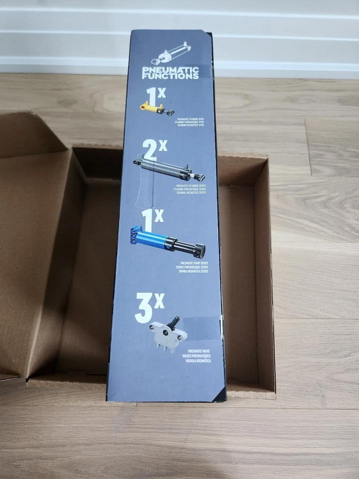 LEGO Technic Material Handler 42144 | Brand New | Retired 835 pcs - Image 4 of 4