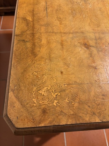 ANTICO TAVOLO DA GIOCO Inglese pieghevole intarsiato in Noce e Radica di Noce - Foto 5 di 14