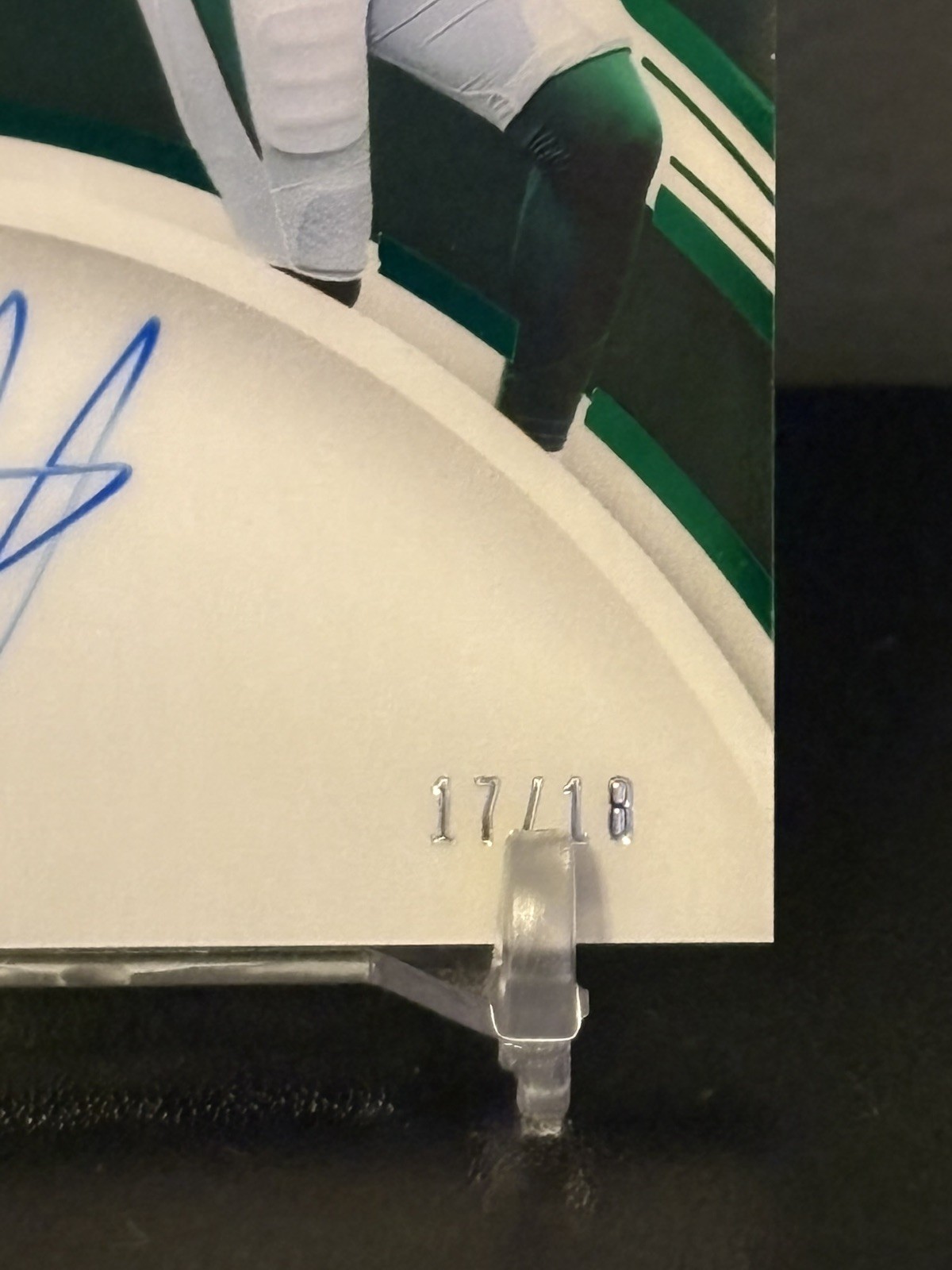 Breece Hall 2022 Panini Immaculate Emerald Rookie Patch Auto (On Card) /18 view 3