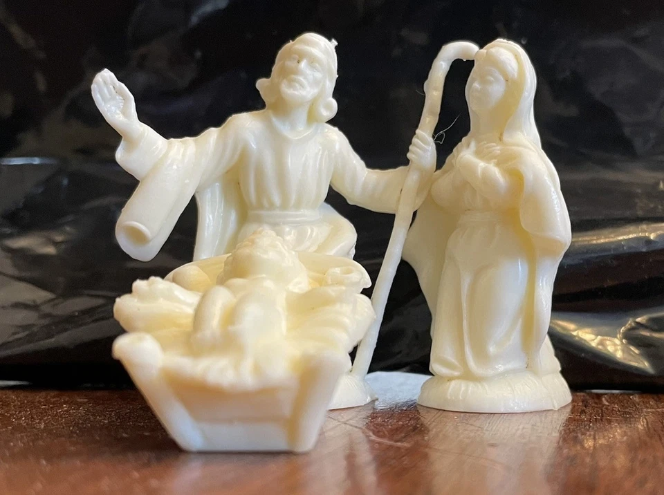 Vtg 9 Pc Miniature Nativity Scene Pieces Made In Italy White Plastic - Image 2 of 4