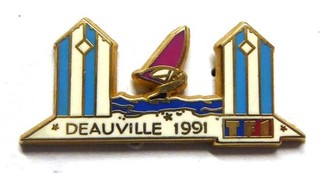 Pin's Arthus Bertrand TF1 Deauville 91 planche a voile 8