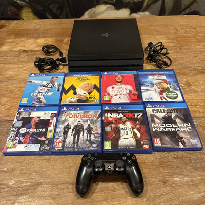 Sony PS4 Pro 1TB Konsole - Schwarz Bundle mit Spielen und mehr