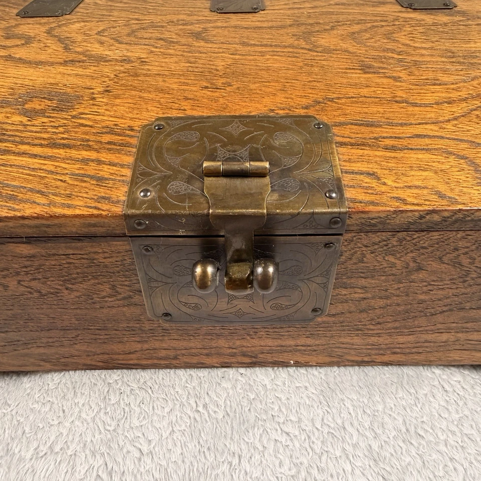 Caja de documentos de madera y otros objetos de valor de la dinastía Joseon coreana Foto 3 de 4