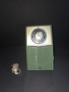vintage RCA Victor Deluxe Transistor radio late 1950s.