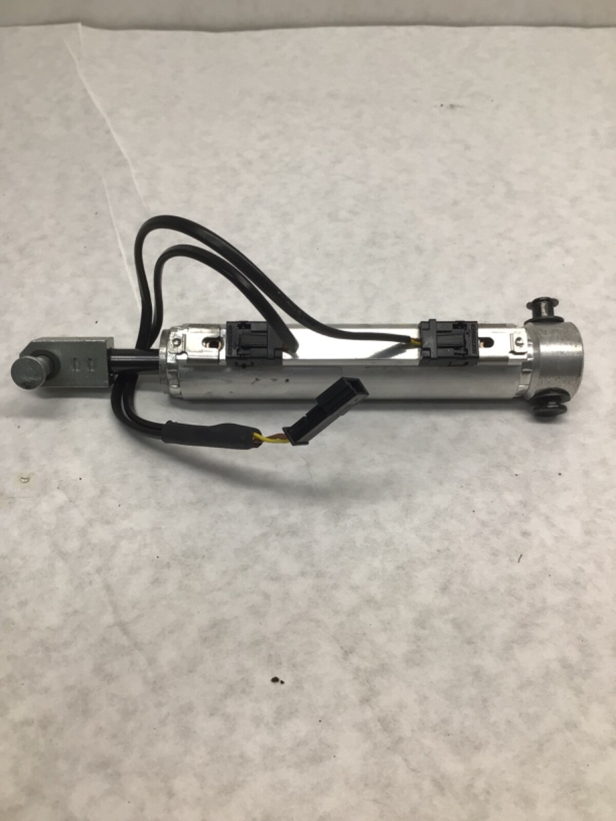 MASERATI Gran turismo Right CONV MIDDLE / MAIN hydraulic lift cylinder 83084200