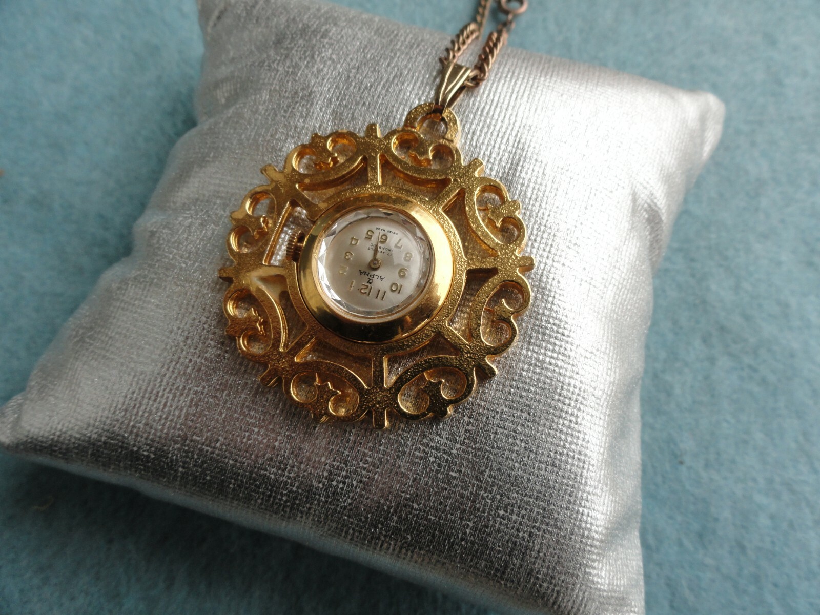 Swiss Made Alpha 17 Jewels Incabloc Mechanical Wind Up Necklace Pendant