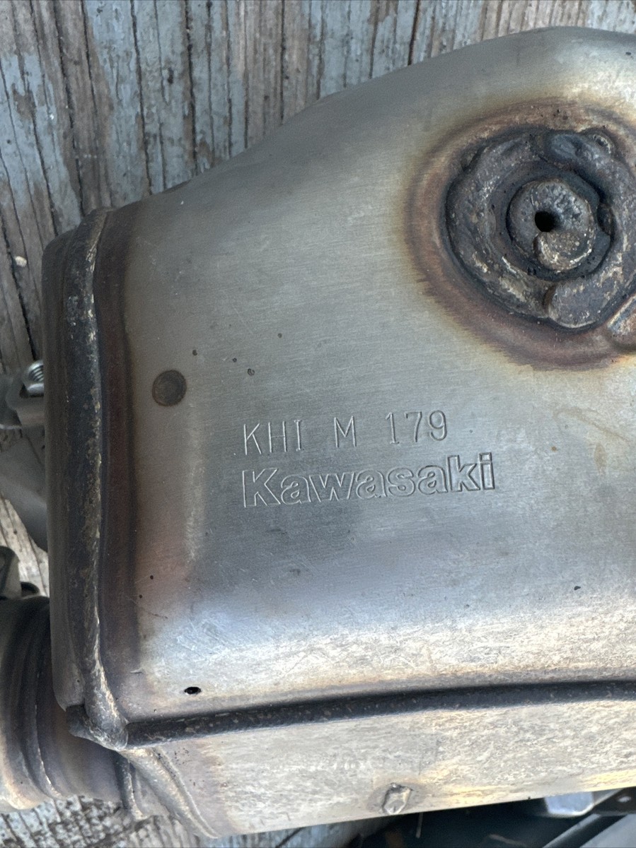 16-19 kawasaki ninja zx10r OEM CENTER EXHAUST CATALYTIC 16-19 kawasaki ninja zx10r OEM CENTER EXHAUST CATALYTIC