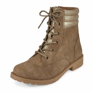 guess placing combat boots