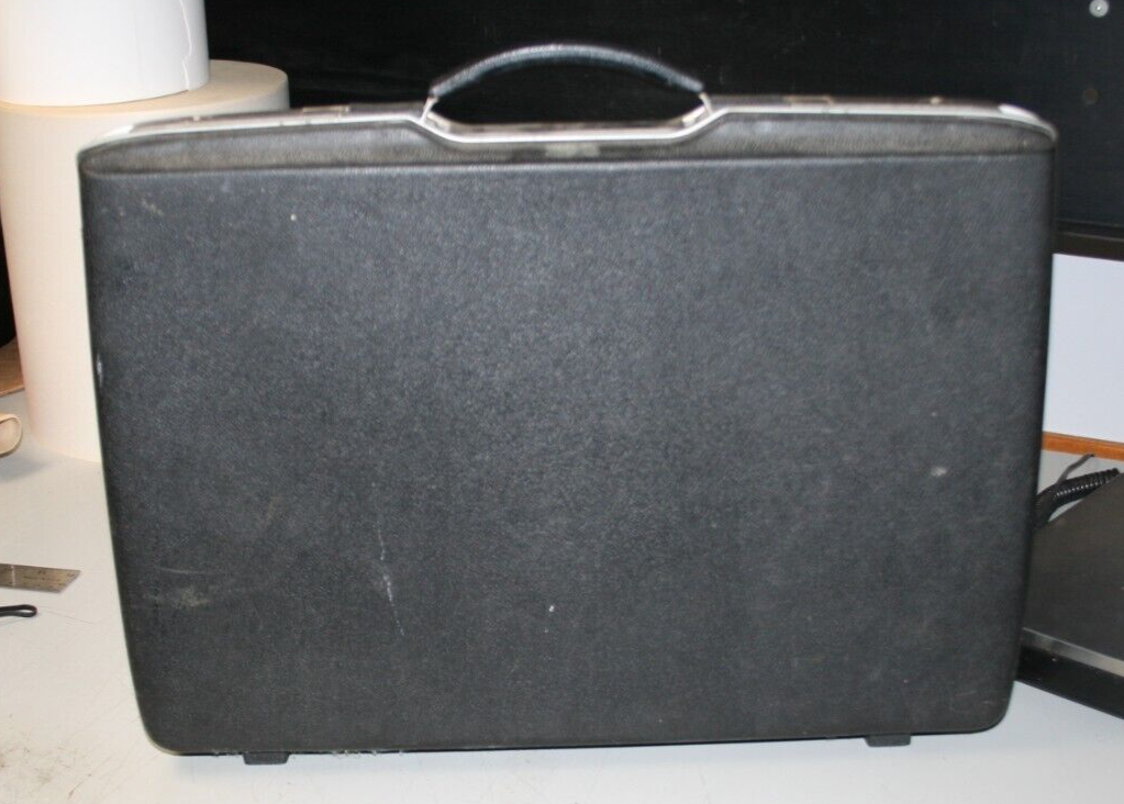 VINTAGE GENTLY USED SAMSONITE ROYAL TRAVLER SLIM HARD SHELL BLACK