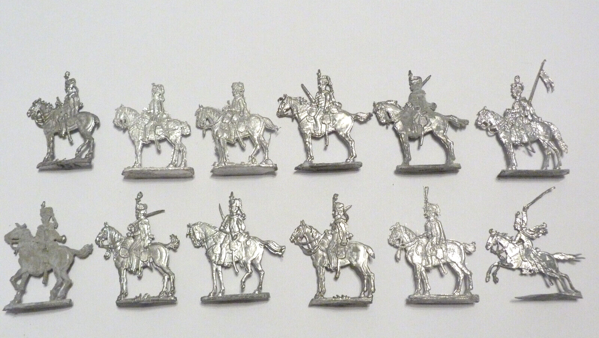 Plats d'étain - Zinnfiguren : 12 cavaliers Prussiens de