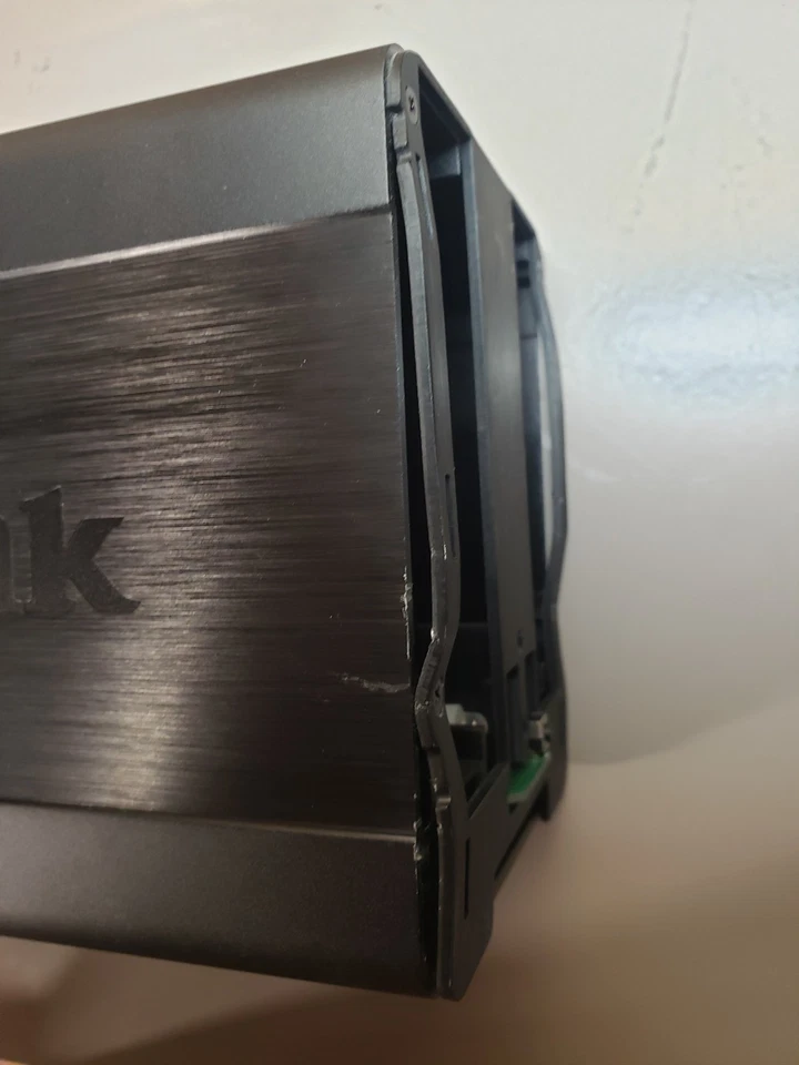 D-Link DNS-323 2-Bay Network Attached Storage NAS Enclosure - FOR PARTS/REPAIR - Image 2 of 4