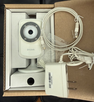 D-Link DCS-933L Day  Night Wi-Fi Camera with Wi-Fi Extender
