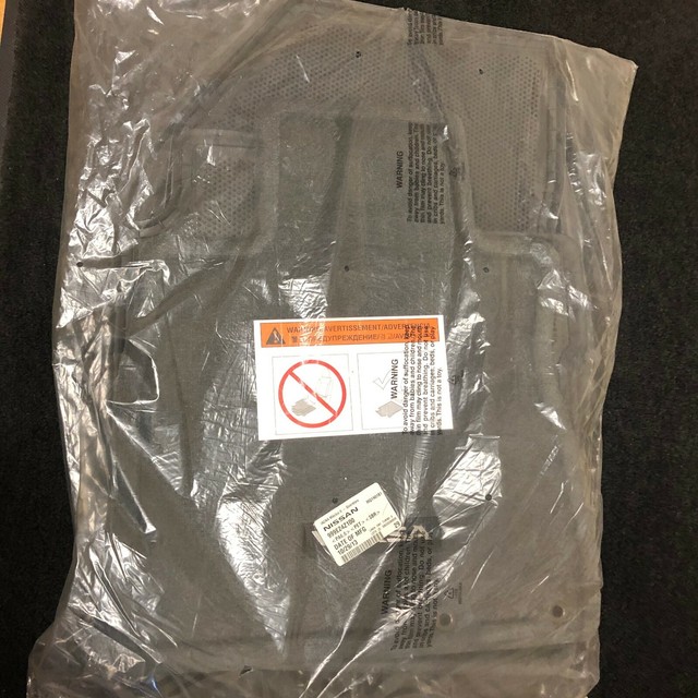 NISSAN VERSA NOTE OEM Floor Mats 4 pc. Charcoal 999E24Z100 eBay