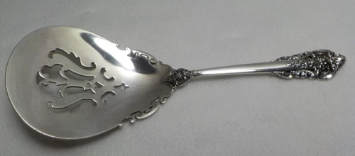 WALLACE GRAND BAROQUE STERLING SILVER BON BON NUT SPOON 5 1/4 INCHES NO MONOGRAM