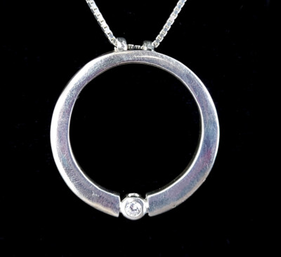 Vintage Sterling Silver Cubic Zirconia Round Modern Pendant Necklace Cute  24
