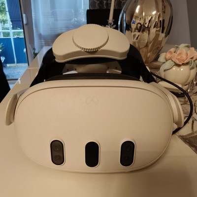 Meta Quest 3 eigenständiges VR-Headset inkl. 2 Controllern Weiß/Schwarz 512gb