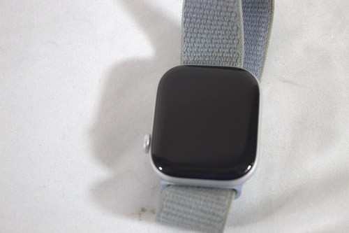 Apple Watch Series 10 (GPS) 46mm Silver Aluminum Case 64gb - Photo 3 sur 15