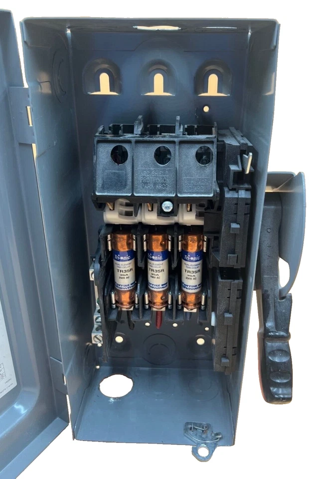 Square D H322N 60 Amp 240 Vac Heavy Duty Safety Switch 60A 3P 240V Used - Image 4 of 4