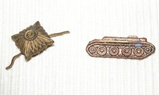 Panzer- und 1 Messing-Abzeichen mit Klammer, alt, antik, Vintage