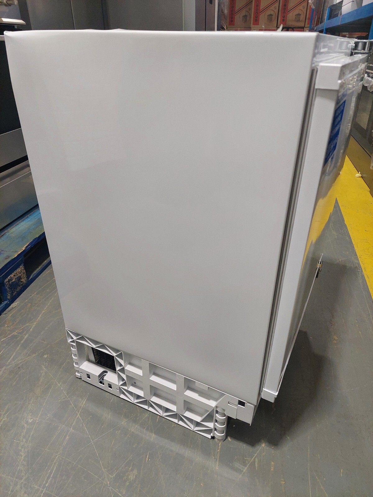 Beko BLSF3682 Integrated Under Counter Fridge, Fixed Hinge Door Fixing