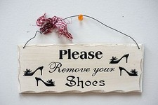 "PLEASE REMOVE YOUR SHOES" Wood Wall Hanging Decor 10"X4" Remove Shoes Sign