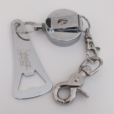 Coca-Cola Perfect Serve Flaschen&ouml;ffner Schl&uuml;sselanh&auml;nger Metall mit Karabiner