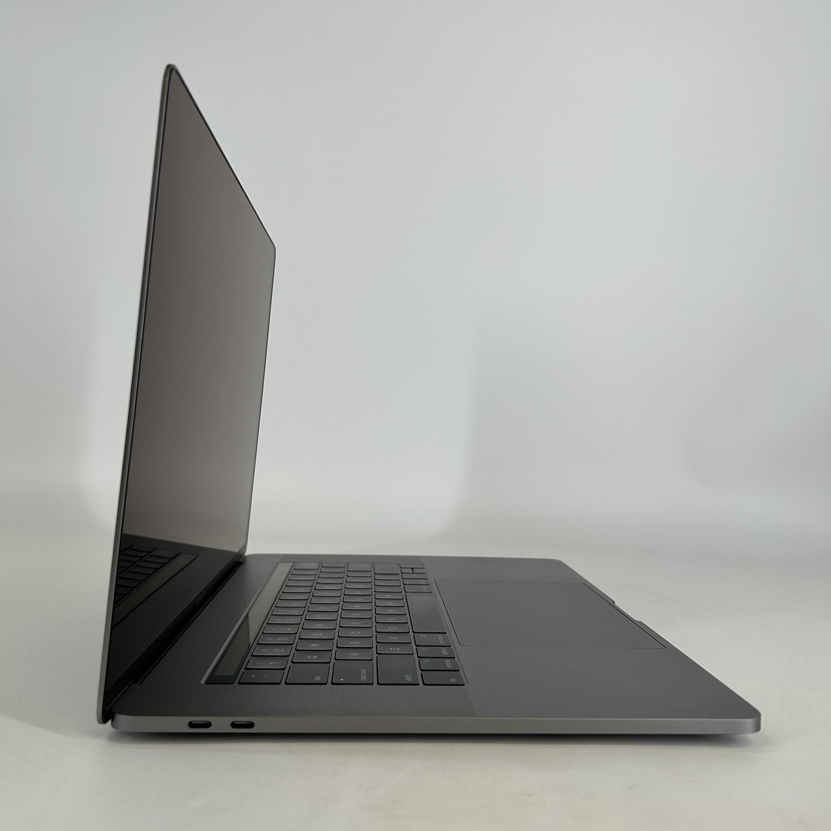 MacBook Pro 15 Touch Bar Gray 2016 2.9 GHz i7 16GB 2TB SSD AMD