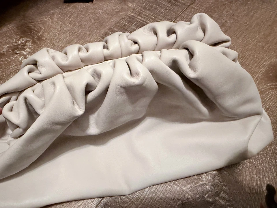 Bottega Veneta Zip Closure Pouch Medium White Leather - Image 4 of 4