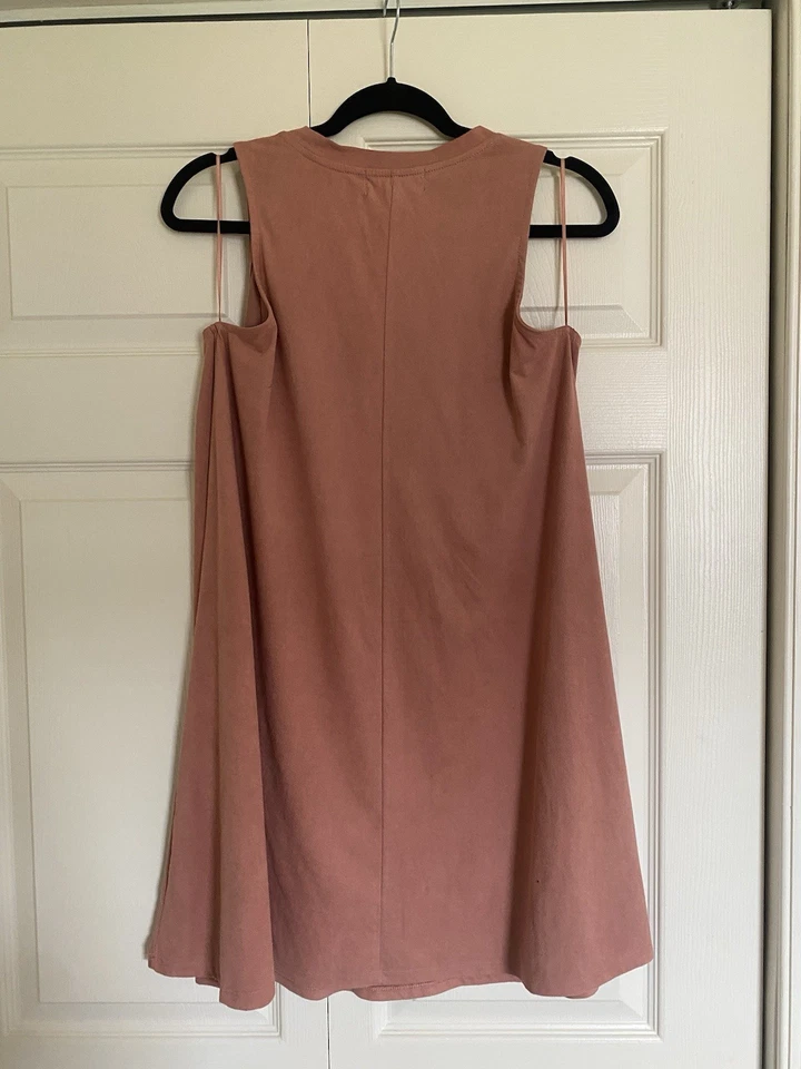 Vestido recto rosa terciopelo gamuza sintética Pink Republic talla mediana Foto 4 de 4