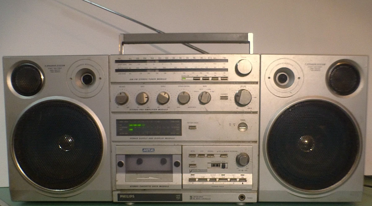 POSTE RADIO CASSETTE PHILIPS D 71/2 BANDES FM/AM PILES/SECTEUR *** -15