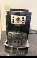 Machine à café (cafetière) Delonghi Magnifica S automatique avec broyeur à grain
