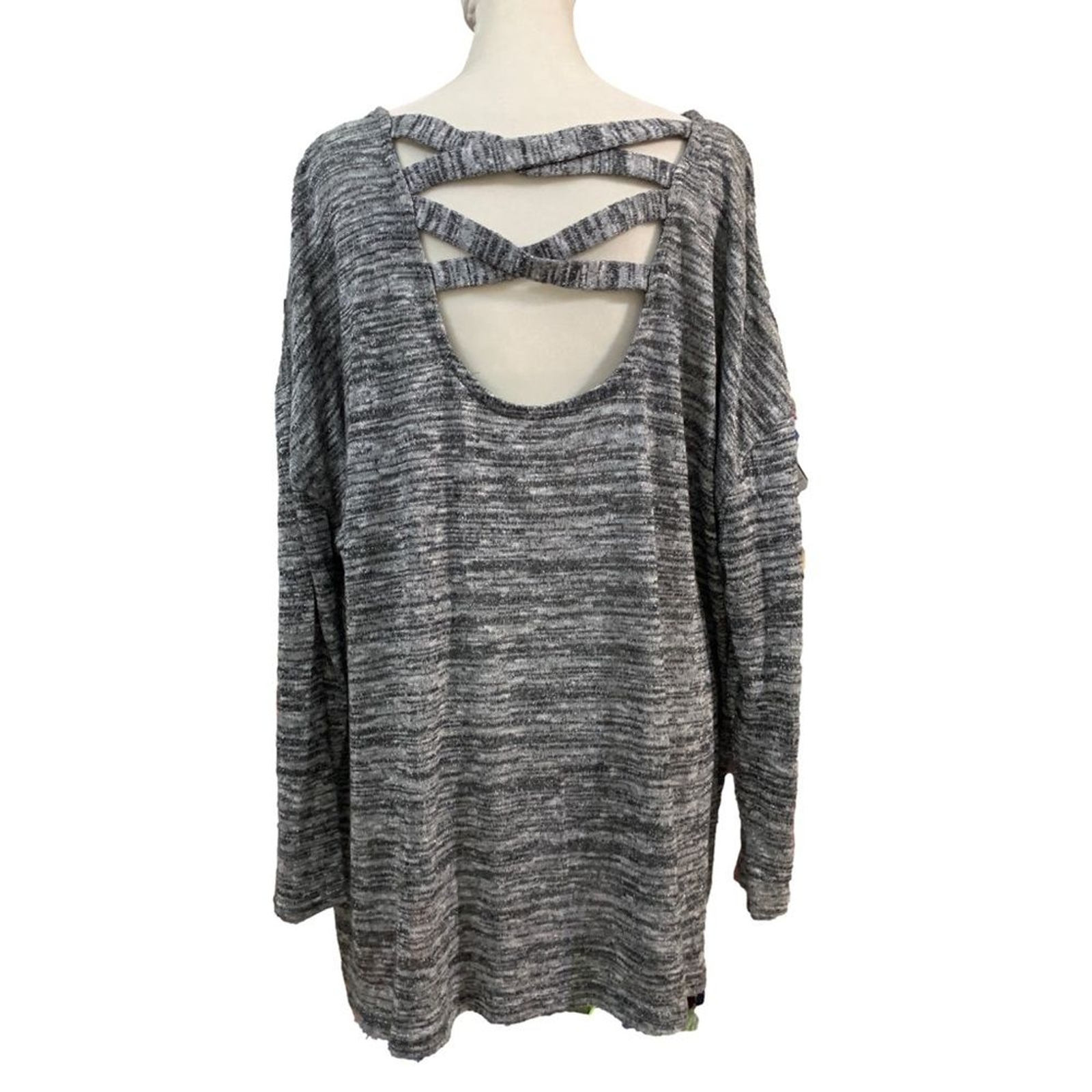 ALTRA Top a maniche lunghe Lane Bryant grigio metallizzato con incrocio incrociato e scoop sul retro