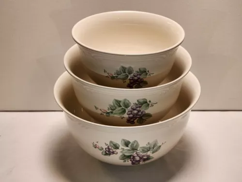 Set of 3 Vintage Pfaltzgraff Mixing Bowls With Grapevine Pattern