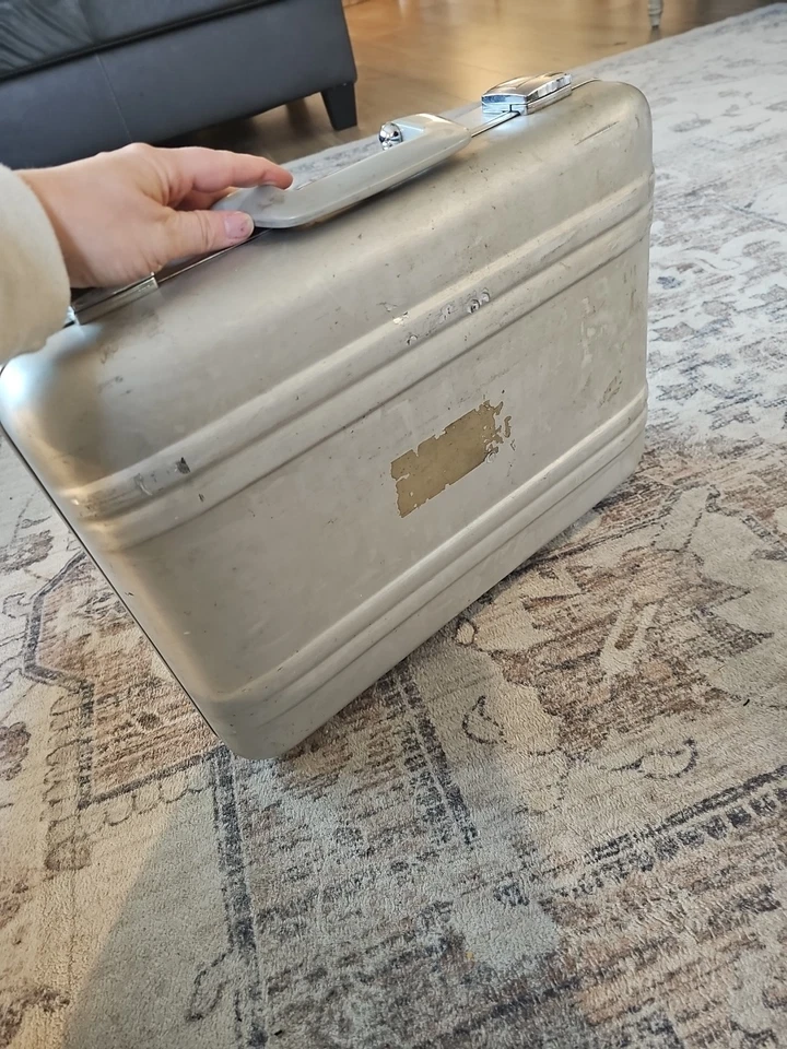Vintage Zero Halliburton Aluminum Briefcase 18 x 14 x 5 - Image 4 of 4