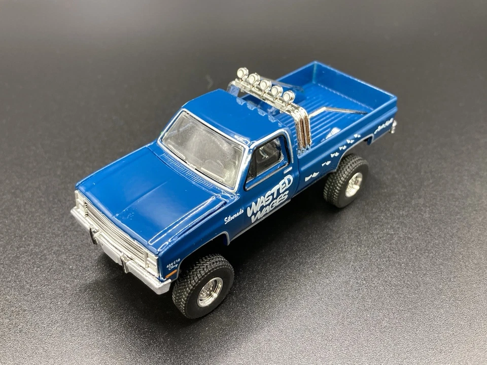 1987 Chevy Silverado K20 Lifted 4x4 Truck 1/64 Diecast Custom Greenlight Pickup - Image 3 of 4
