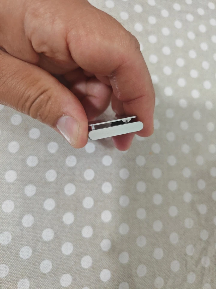 Apple iPod Shuffle A1373 3rd Generation Argento Silver N638 - Immagine 3 di 4