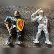 Pair Medieval Knights Swords Cast Lead Figures Vintage Manoil 1940/50 Rare 1