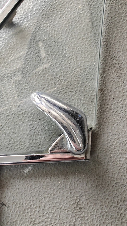 1962-1967 Chevrolet Nova / Chevy II Vent Window Frame RH Side OE - Imagem 4 de 4