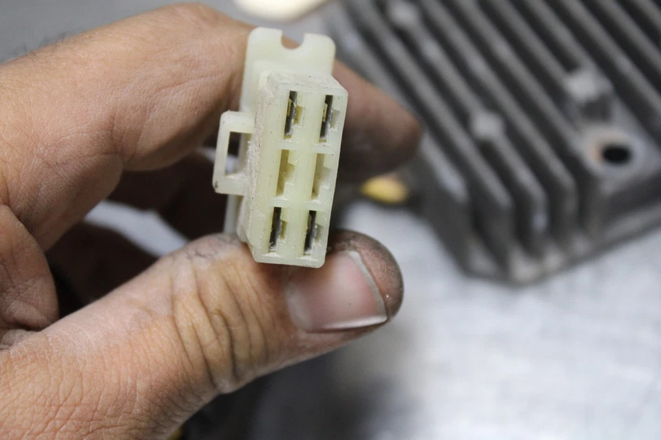 00-04 APRILIA SL1000 FALCO RECTIFIER VOLTAGE REGULATOR - Image 4 of 4