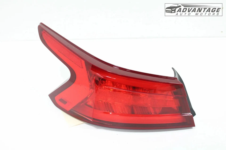 Nissan Máxima 2016-2018 cuarto trasero izquierdo exterior luz trasera OEM Foto 2 de 4
