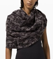 Lululemon Vinyasa Scarf Gray Black Camo Print Snap Closure Casual