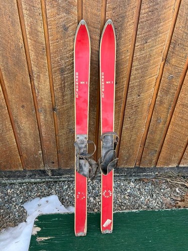VINTAGE 40" Wooden OLD Snow Skis Has Original RED Finish GREAT Leather Bindings - 第 1/5 張圖片