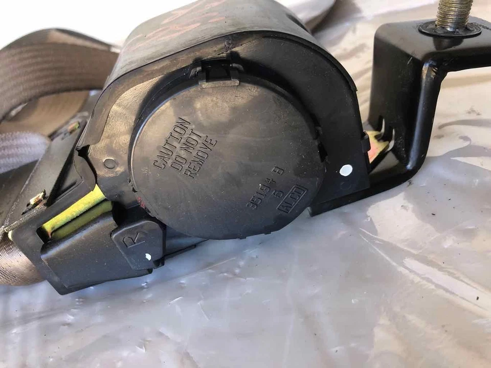 Cinturón de seguridad retráctil Ford Escort 2000-2002 pasajero delantero derecho 2,0 L Zx2 cupé Foto 3 de 4