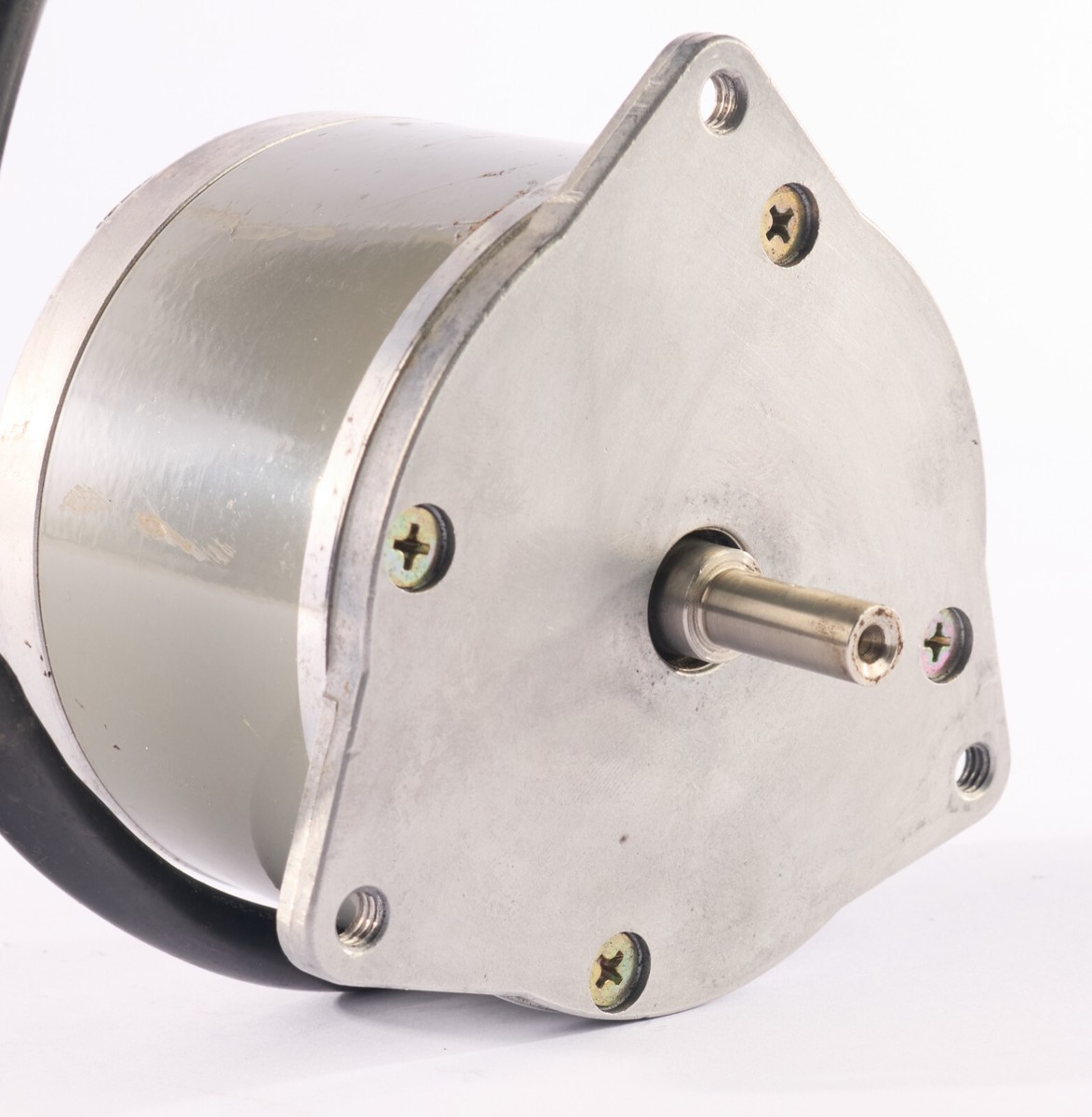 Sanyo Step-Syn Stepping Motor 103-828-17 8mm Shaft Diameter