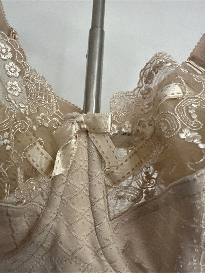 CHARNOS Bra US 34I UK 34G Nude Ribbon Trim Underwire Satin And Lace - Image 2 of 4