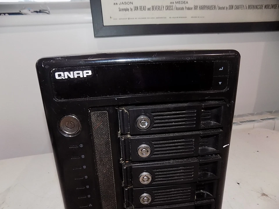 QNAP TS-509 Pro NAS Server with 5x 1TB Hard Drives Sold as SPARES/PARTS - Image 2 of 4
