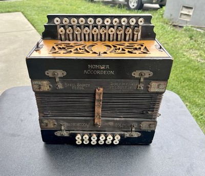 Vintage 1904 M Hohner Accordeon 10 keys Steel Reeds  Gold Medal St. Louis Rare